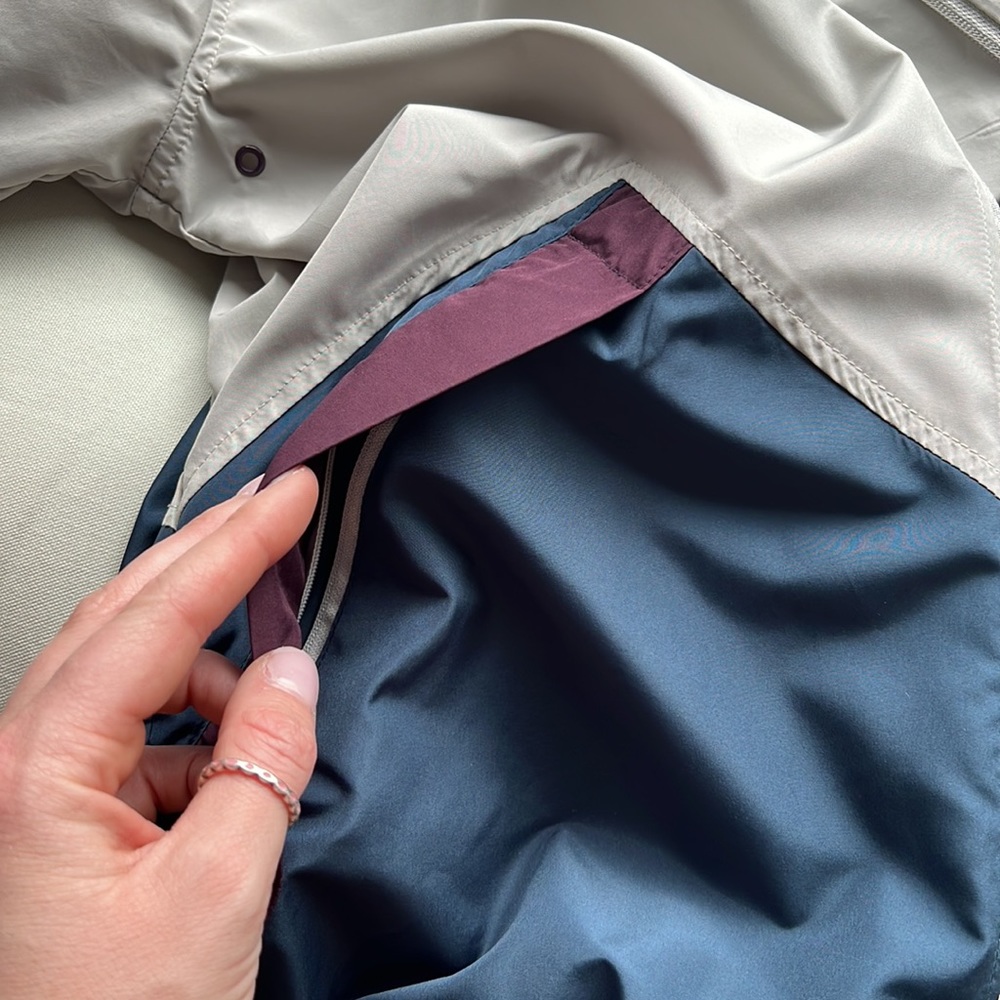 Without Walls light windbreaker, size XS (runs large), pocket on arm - Picture 7 of 7